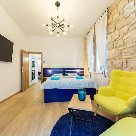 Apartman Kolura ヴィス エクステリア 写真
