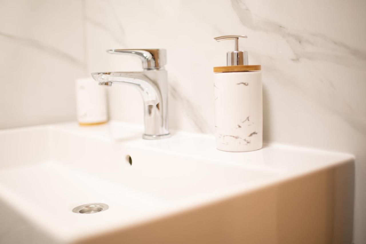 Apartman Kolura ヴィス エクステリア 写真