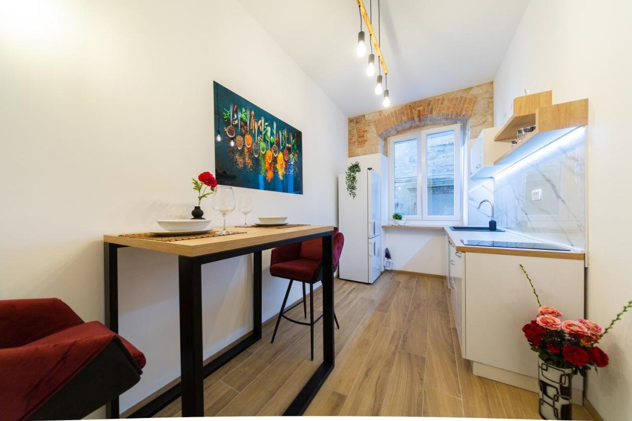 Apartman Kolura ヴィス エクステリア 写真